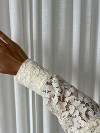 Beige kanten top – Elegant ontwerp voor zowel formele als casual gelegenheden.