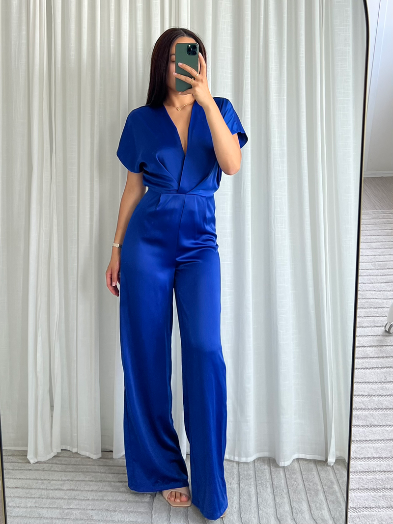 Blauwe jumpsuit – luxe gevoel met satijnachtige textuur