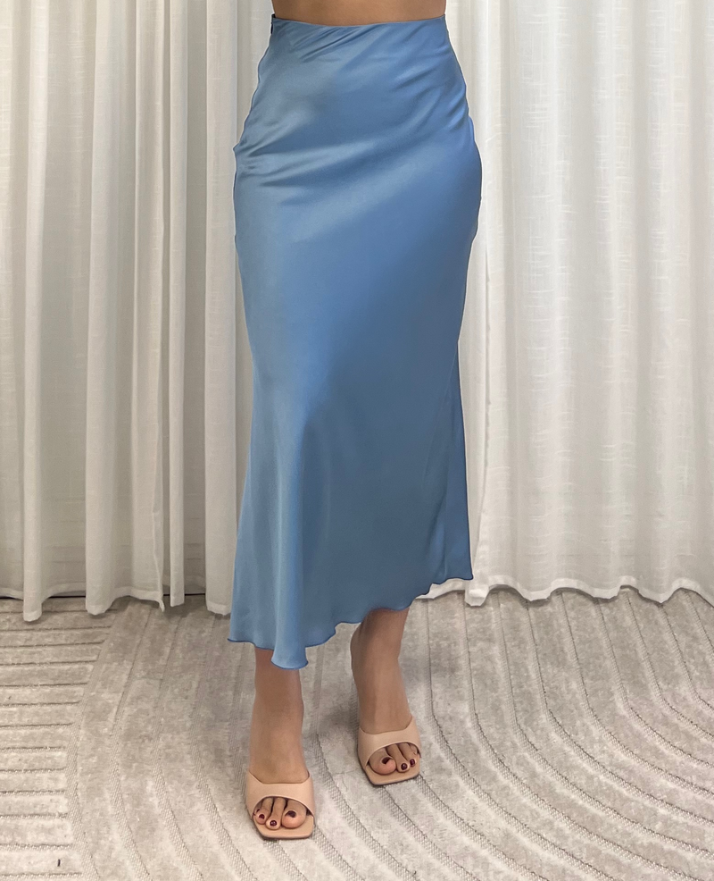 Tijdloze en modieuze lichtblauwe lange rok – comfortabel en chic