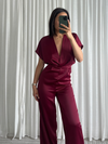 Bordeaux jumpsuit – luxe gevoel met satijnachtige textuur