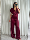 Bordeaux jumpsuit – Made in Italy met V-hals en sensuele uitstraling