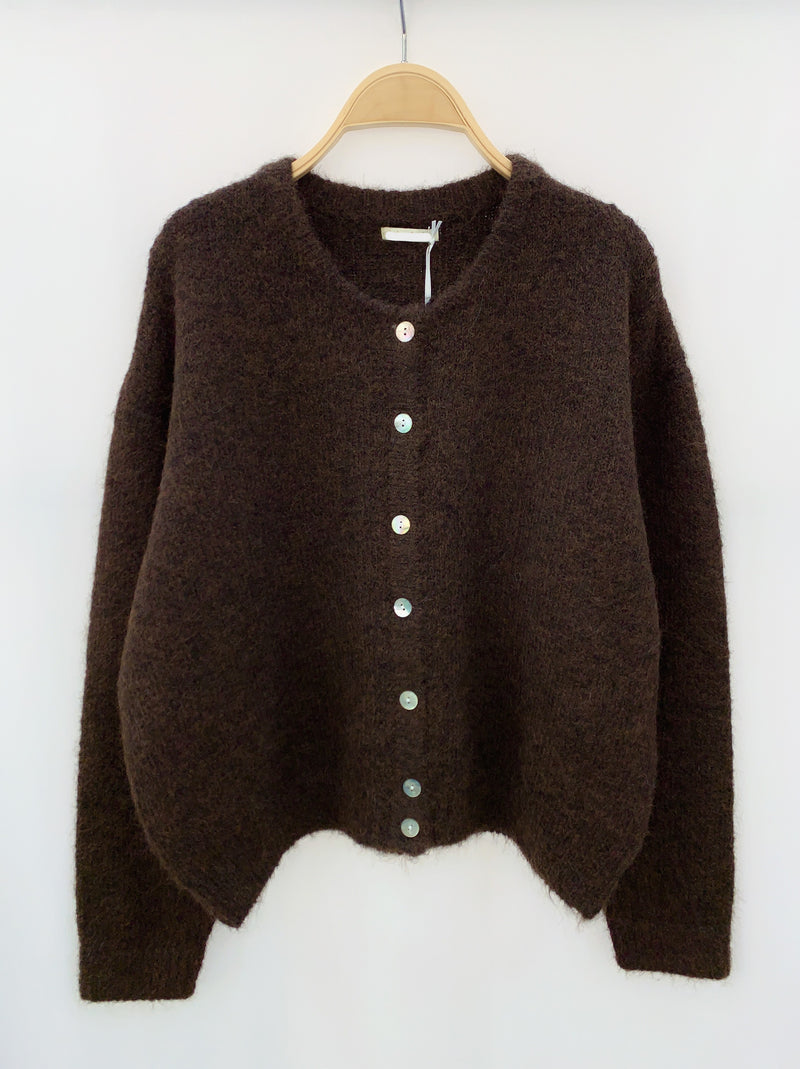 Stijlvol bruin vest met knopen – Luxueuze uitstraling voor elke gelegenheid.