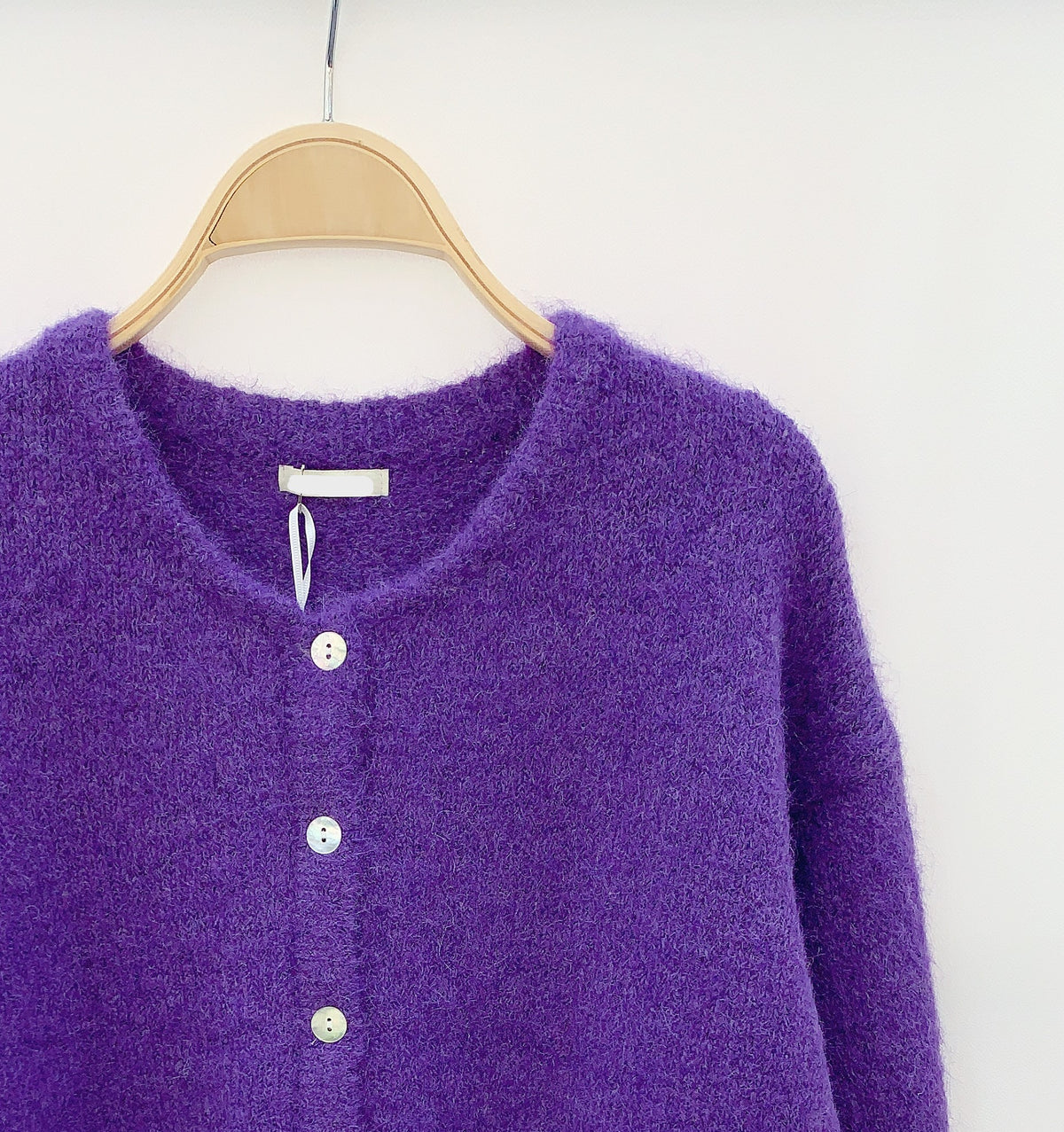 Detail van het paarse vest – Zachte premium stof voor optimaal comfort.