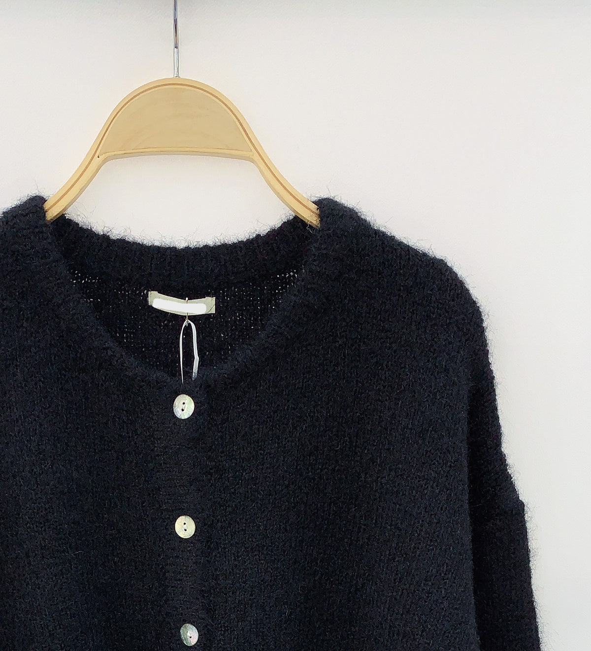 Detail van zwart vest – Premium stof voor een verfijnde pasvorm.