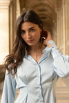 Dames blousejurk in lichtblauw, lichtgewicht en comfortabel, perfect voor zowel casual als chique outfits.