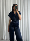 Marineblauwe jumpsuit – Made in Italy met V-hals en sensuele uitstraling
