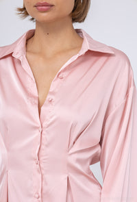 Kreukvrije en zachte blousejurk in roze, perfect voor werk, avondjes uit en dagelijkse looks. Ook verkrijgbaar in wit.