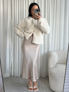 Witte jas met gouden knoppen – elegante en verfijnde look